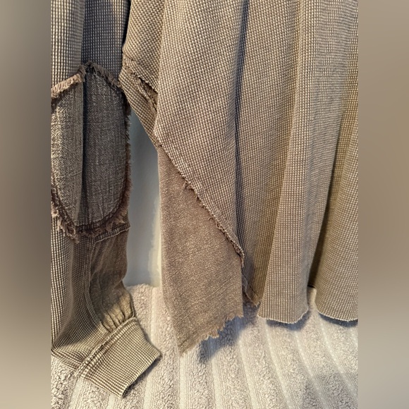 Easel Shirt Jacket Top - Picture 4 of 8